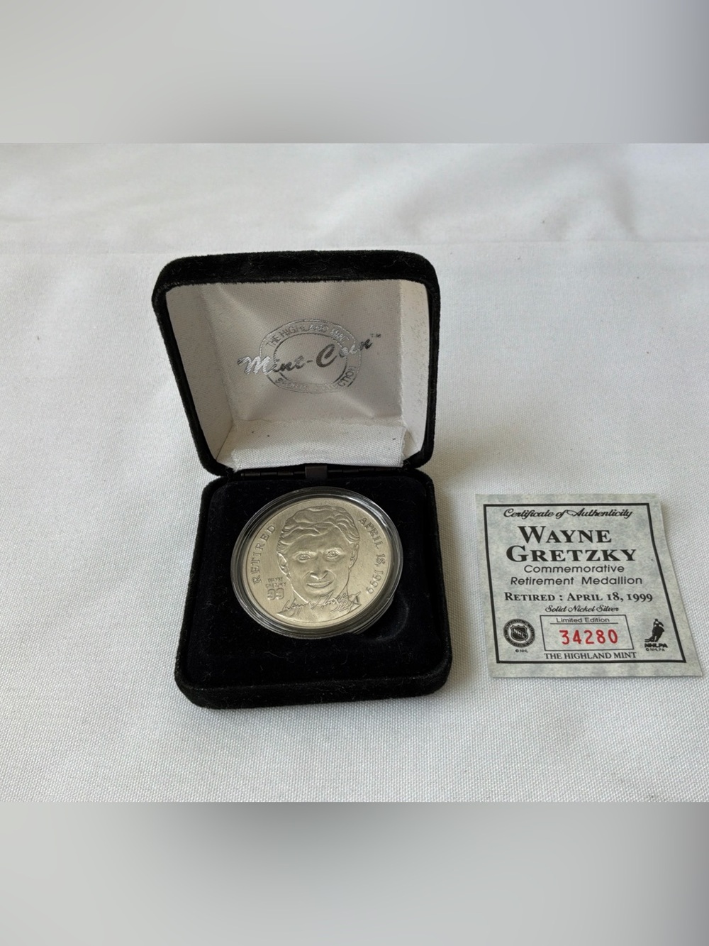 The Highland Mint WAYNE GRETZKY Retirement Coin Round (nickel silver) NHL 1999